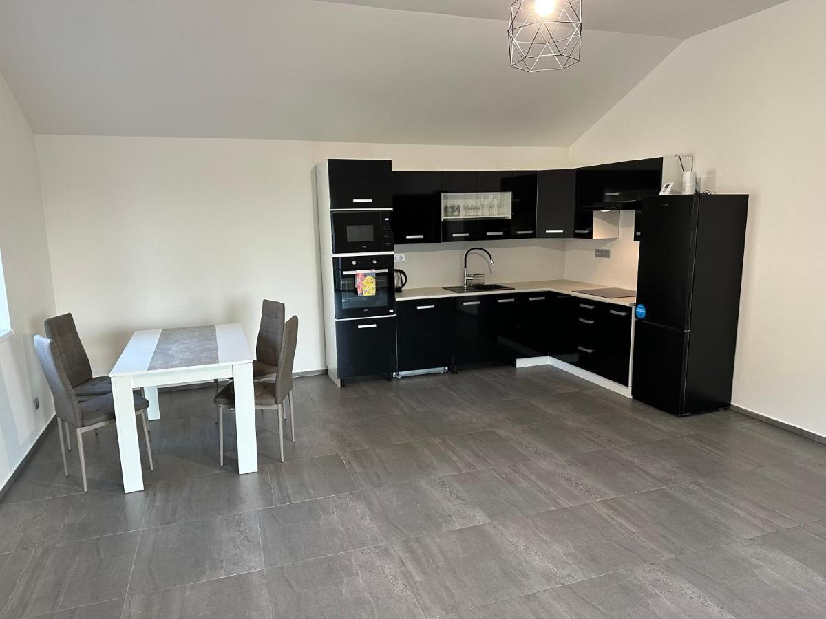 Apartman Byt 75M2 Klid Priroda Pro Rodinu Praga Exterior foto